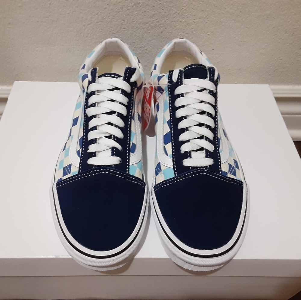 Vans - Picture 3 of 4
